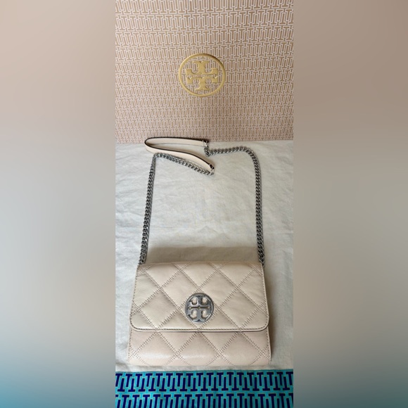 Tory Burch Willa crossbody - Picture 6 of 9